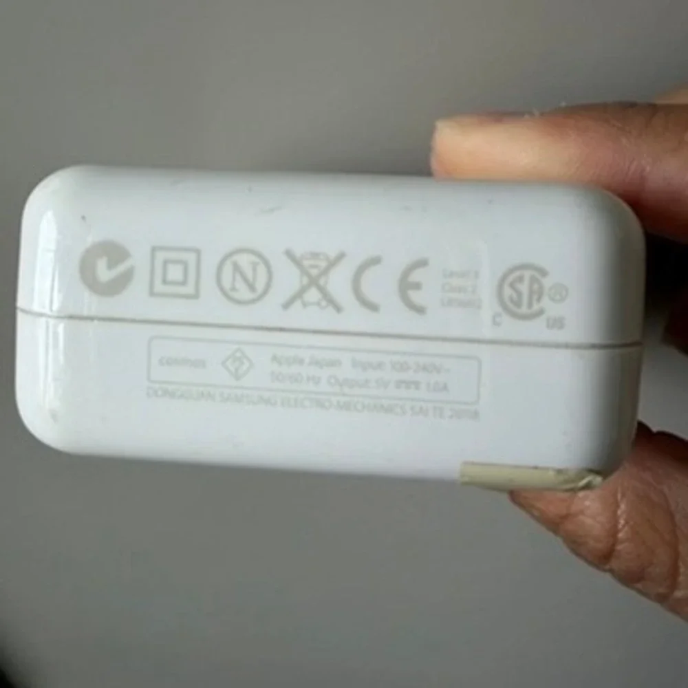 Apple A1102 iPod USB Power Adapter 5W Charger w/ 30-Pin Cable OEMing Prongs OEM
